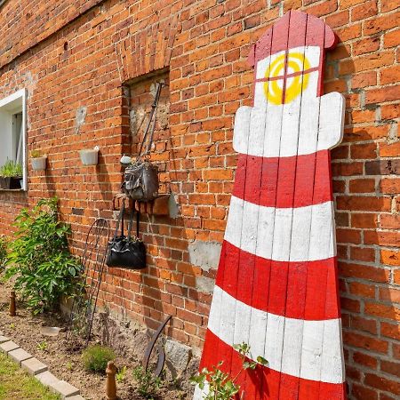 Snug Holiday Home in Divitz Spoldershagen near Skydiving Exterior foto